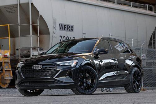2024 Audi Q8 e-tron Premium