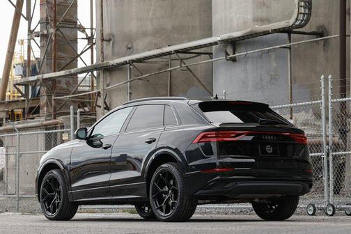 Mythos Black Metallic 2023 Audi Q8 55 Premium