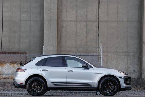 2023 Porsche Macan T