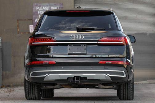 2022 Audi Q7 45 Premium Plus