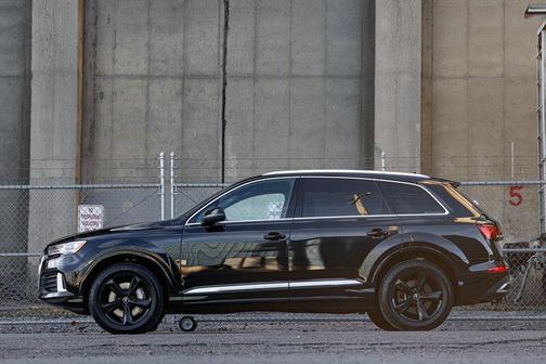 2022 Audi Q7 45 Premium Plus