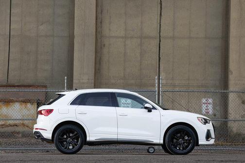 2022 Audi Q3 45 S line Premium