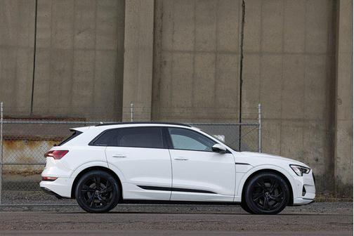 2021 Audi e-tron Premium