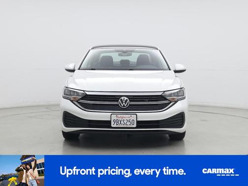 White 2022 Volkswagen Jetta SE