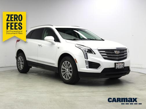 White 2018 Cadillac XT5 Luxury