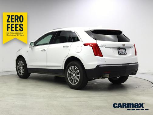 White 2018 Cadillac XT5 Luxury