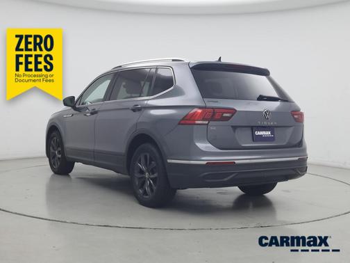 Black 2024 Volkswagen Tiguan SE