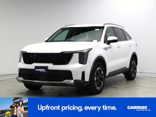 White 2024 Kia Sorento S
