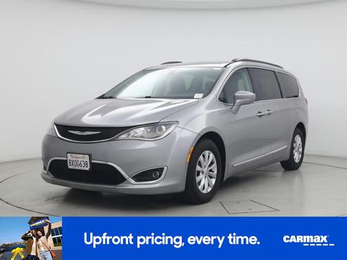 Gray 2017 Chrysler Pacifica Touring L