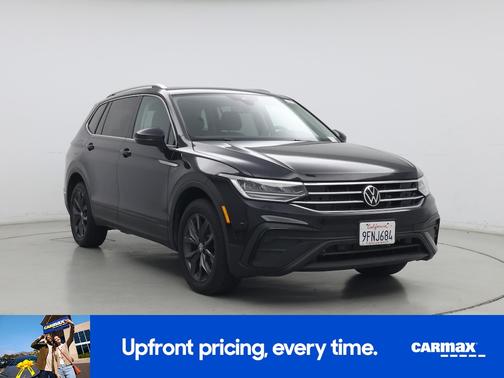 Black 2023 Volkswagen Tiguan SE