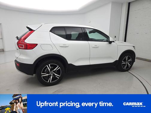 White 2023 Volvo XC40 B5 Core