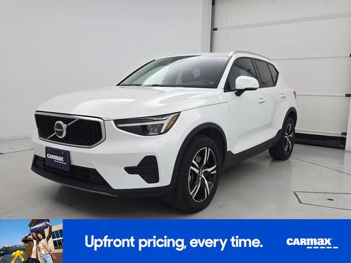 White 2023 Volvo XC40 B5 Core