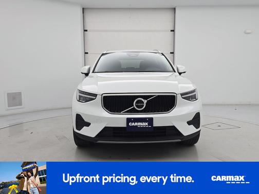 White 2023 Volvo XC40 B5 Core
