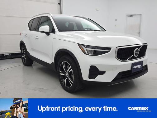 White 2023 Volvo XC40 B5 Core