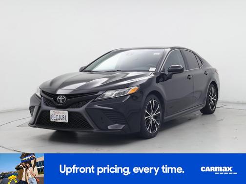 Black 2018 Toyota Camry SE