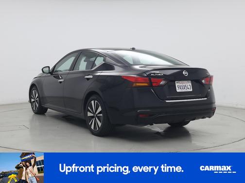 Black 2022 Nissan Altima SV