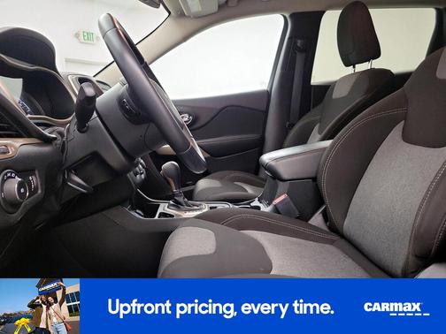 Gray 2018 Jeep Cherokee Latitude