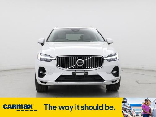 2023 Volvo XC60 Recharge Plug-In Hybrid T8 Plus Bright Theme