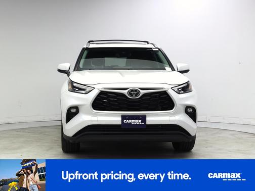 White 2023 Toyota Highlander XLE