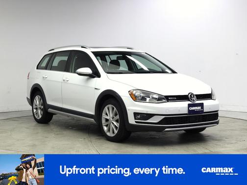 White 2017 Volkswagen Golf Alltrack SE