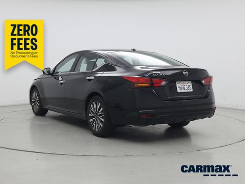 Black 2023 Nissan Altima SV