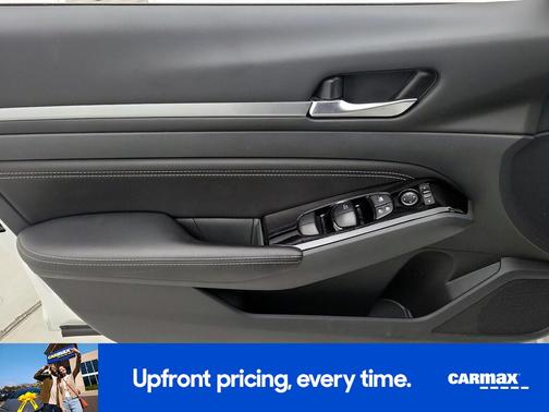 White 2023 Nissan Altima SV