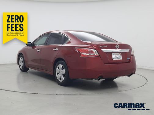 Red 2014 Nissan Altima SL
