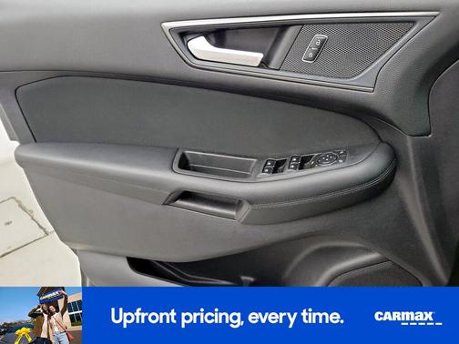 Black 2019 Ford Edge SE
