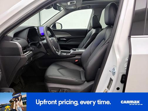 White 2024 Toyota Grand Highlander XLE