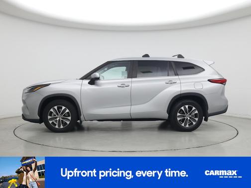 Silver 2023 Toyota Highlander XLE
