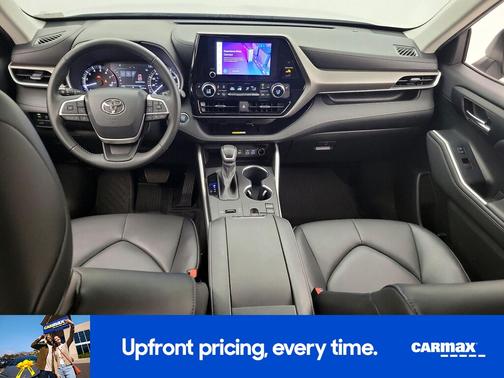 Silver 2023 Toyota Highlander XLE