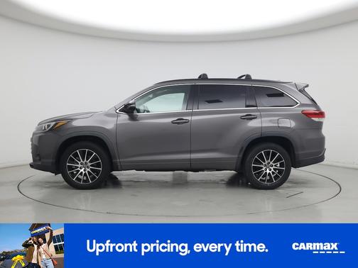Gray 2017 Toyota Highlander SE
