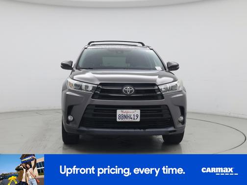 Gray 2017 Toyota Highlander SE