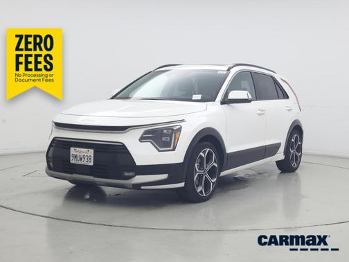 White 2024 Kia Niro SX Touring