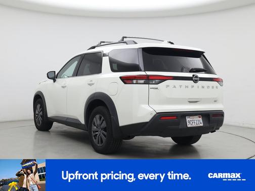 2022 Nissan Pathfinder SV