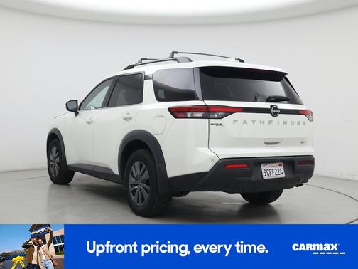 2022 Nissan Pathfinder SV