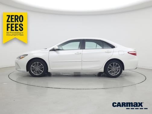 White 2017 Toyota Camry SE