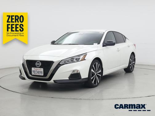 White 2022 Nissan Altima SR