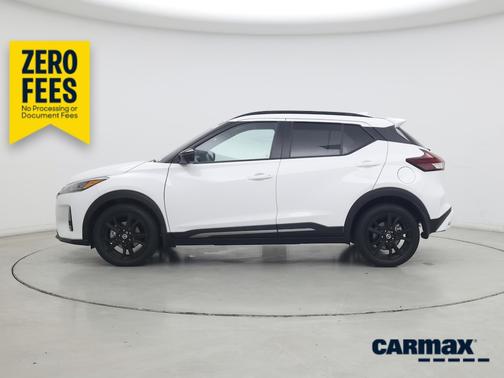 White 2021 Nissan Kicks SR