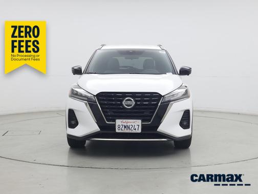 White 2021 Nissan Kicks SR