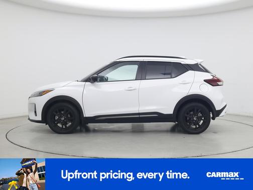White 2021 Nissan Kicks SR