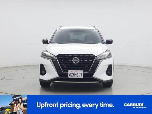White 2021 Nissan Kicks SR
