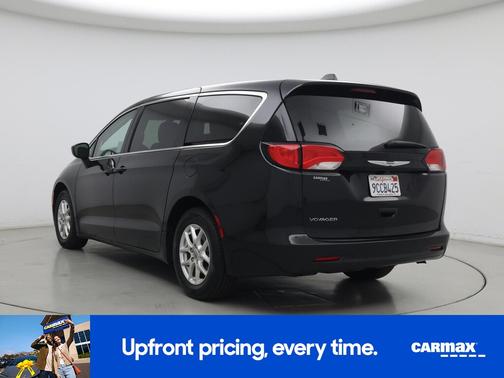 2022 Chrysler Voyager LX