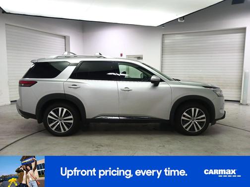 Gray 2022 Nissan Pathfinder Platinum