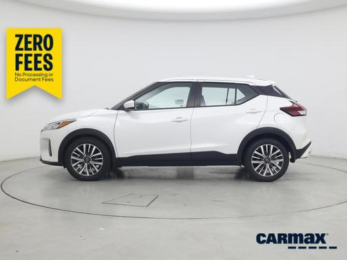 White 2022 Nissan Kicks S