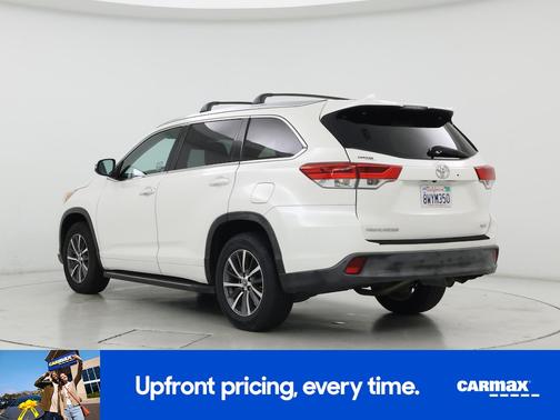 White 2018 Toyota Highlander XLE