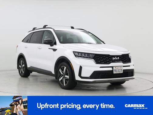 White 2022 Kia Sorento S
