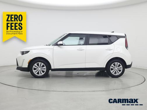 White 2025 Kia Soul LX