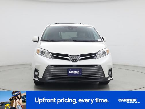 White 2018 Toyota Sienna XLE
