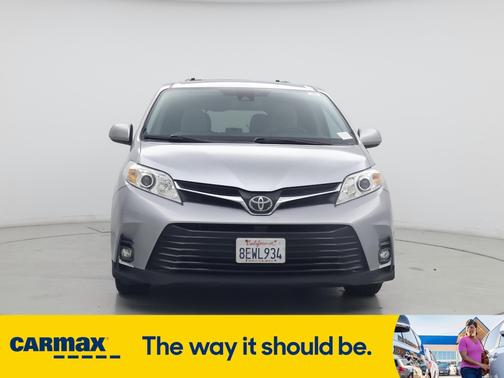 2018 Toyota Sienna LE
